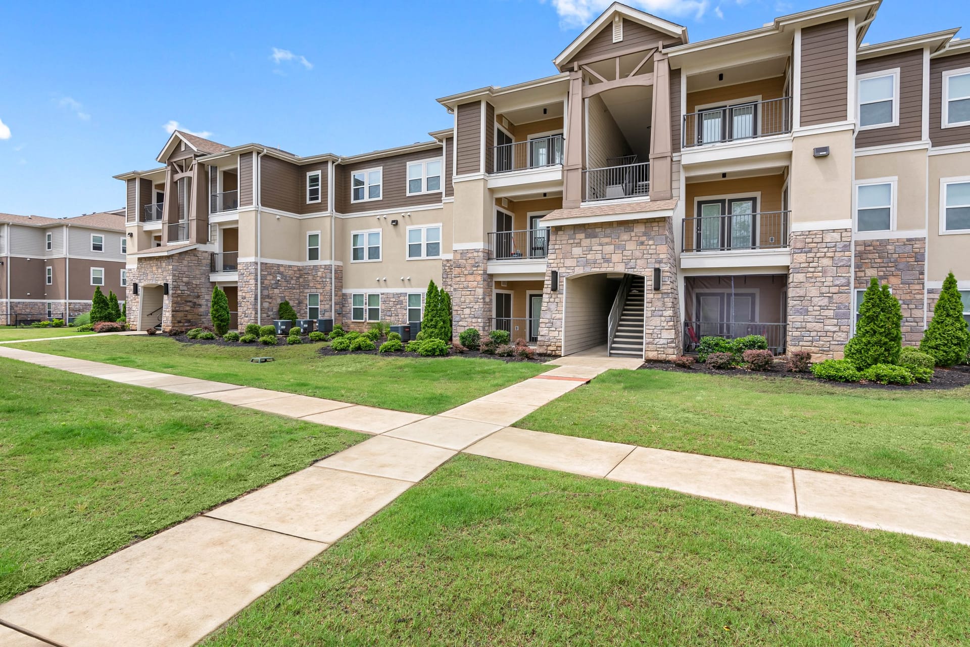 Dream Germantown Apartments Memphis, TN — building facade aerial photography by Delray Drones