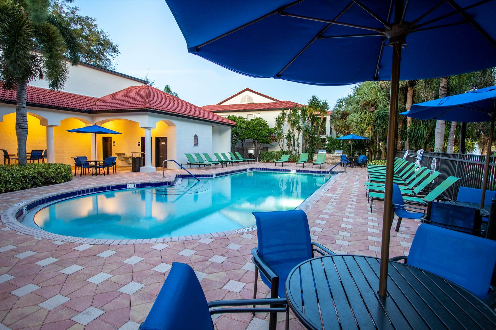 Mira Flores — image 2