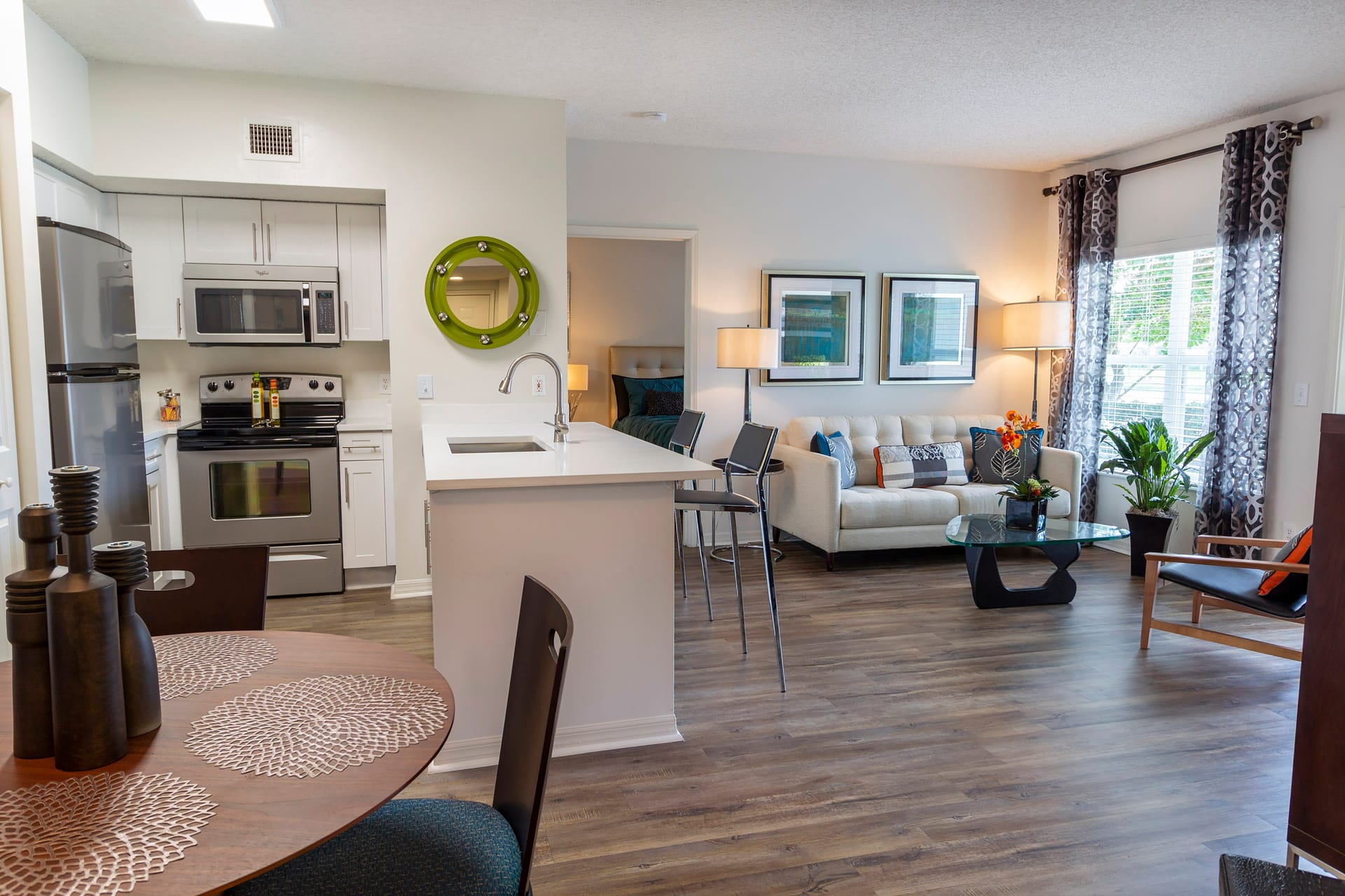 Mira Flores — image 6