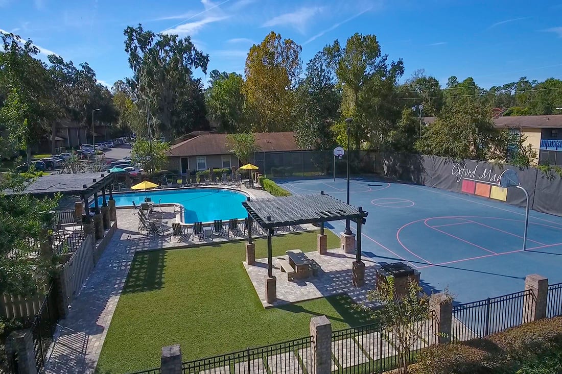 Oxford Manor — image 2