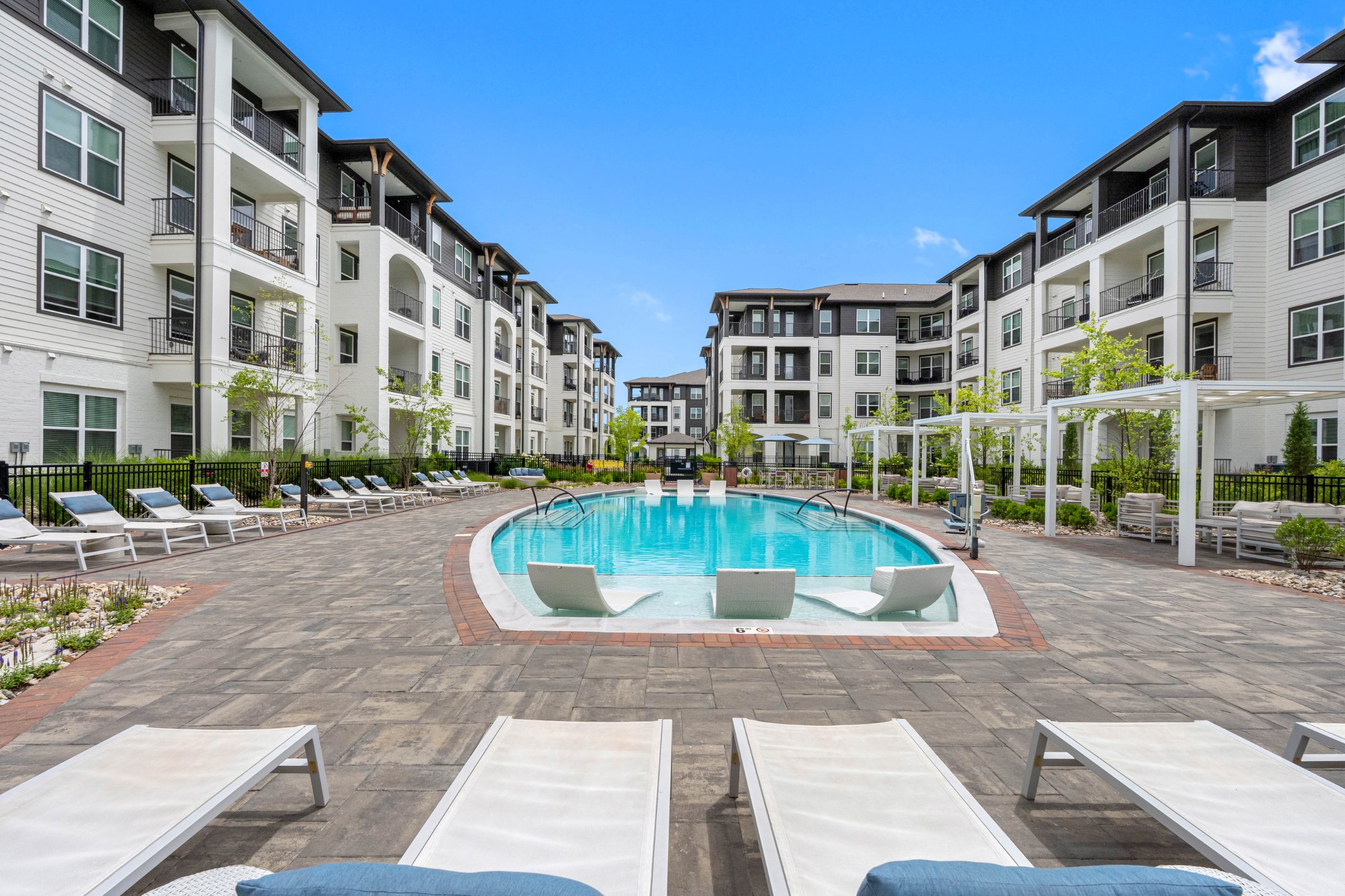 Velo Riverside Apartments Dayton, KY — building facade aerial photography by Delray Drones